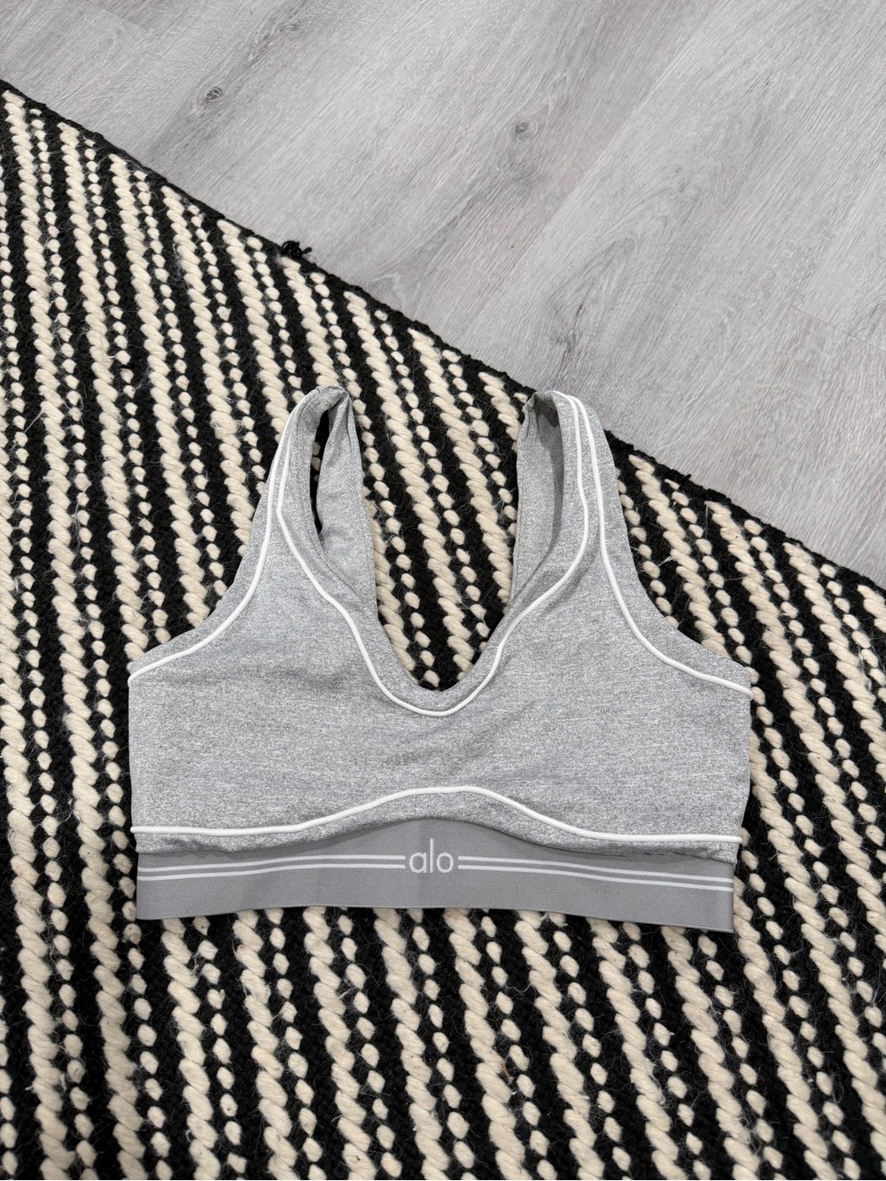 Women’s Alo Heart Throb sports bra size small